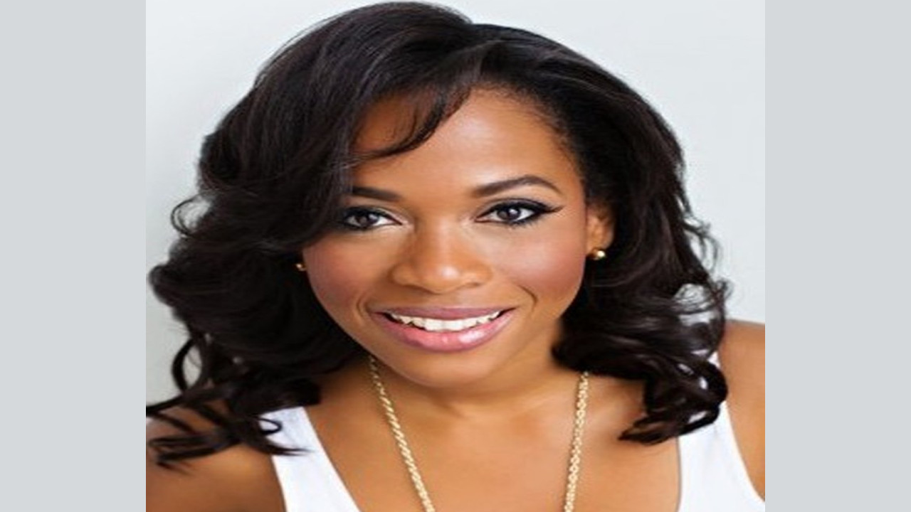 Nneka Elliott (Presentadora)