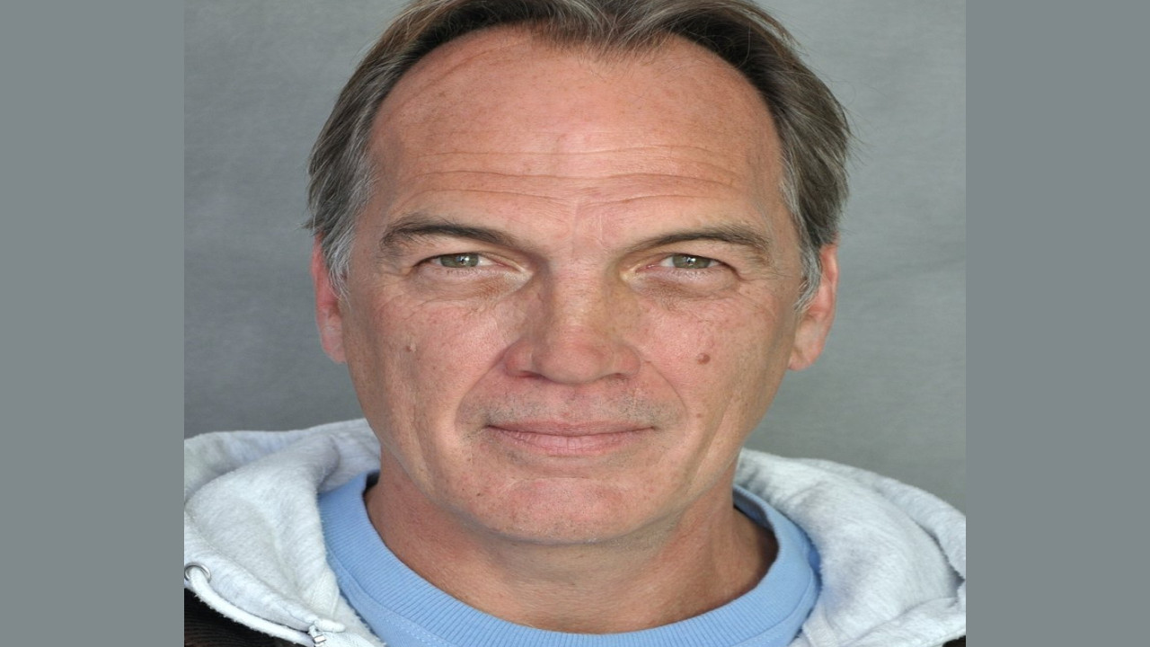 Stewart Alexander (Presentador)