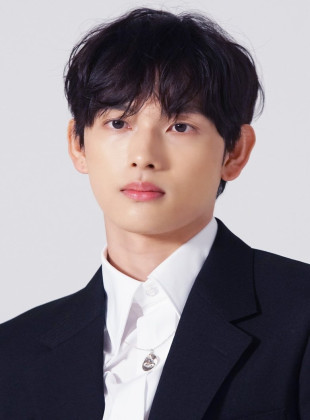 Yim Si-wan (Presentador)