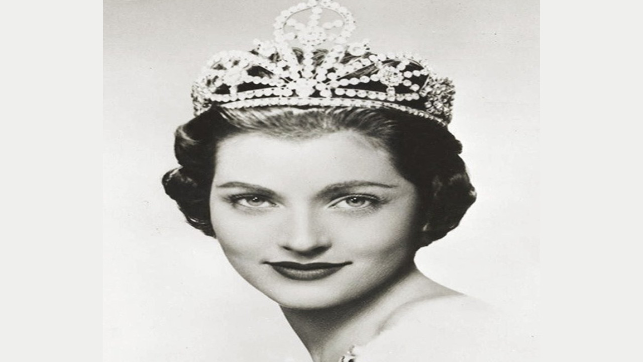 Lee Meriwether (Presentadora)