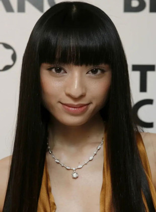 Chiaki Kuriyama (Presentadora)