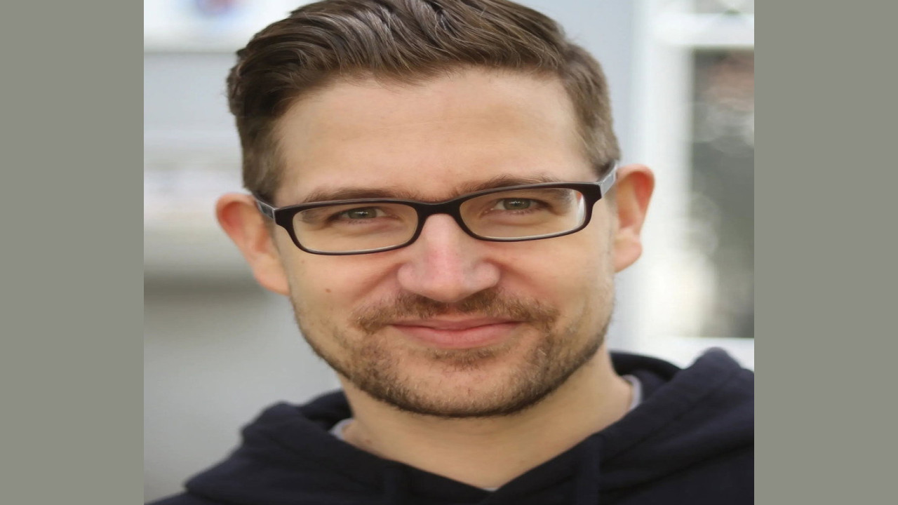 Daniel Schröckert (Presentador)