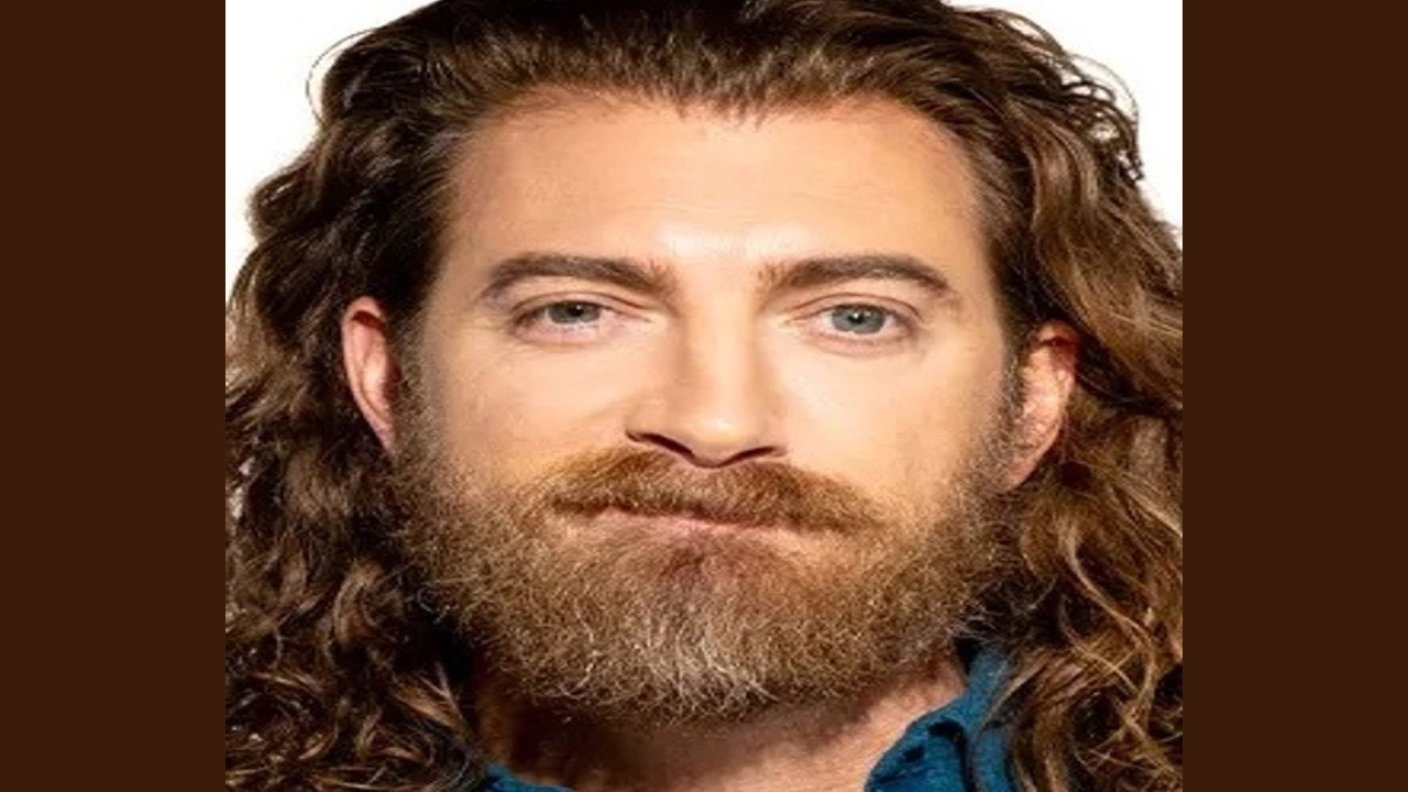 Rhett McLaughlin (Presentador)