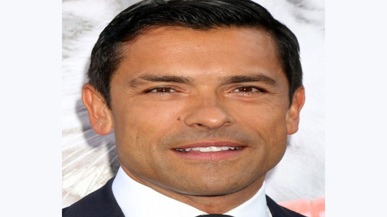 Mark Consuelos (Presentador)