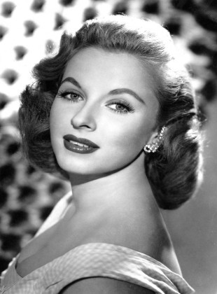 Mary Costa (Presentadora)