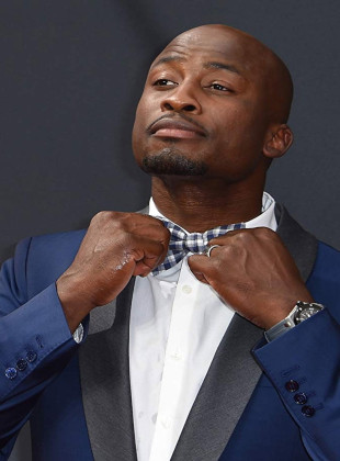 Akbar Gbaja-Biamila (Presentador)