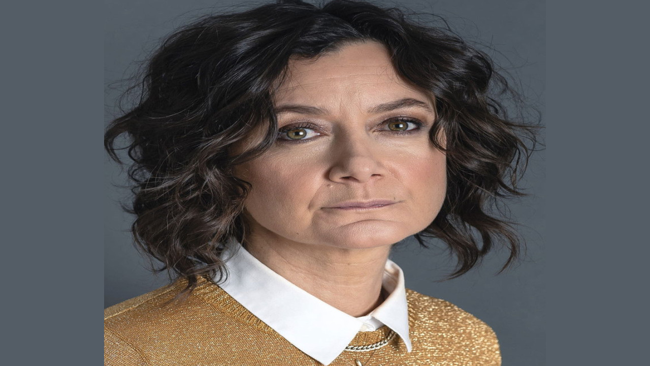 Sara Gilbert (Presentadora)