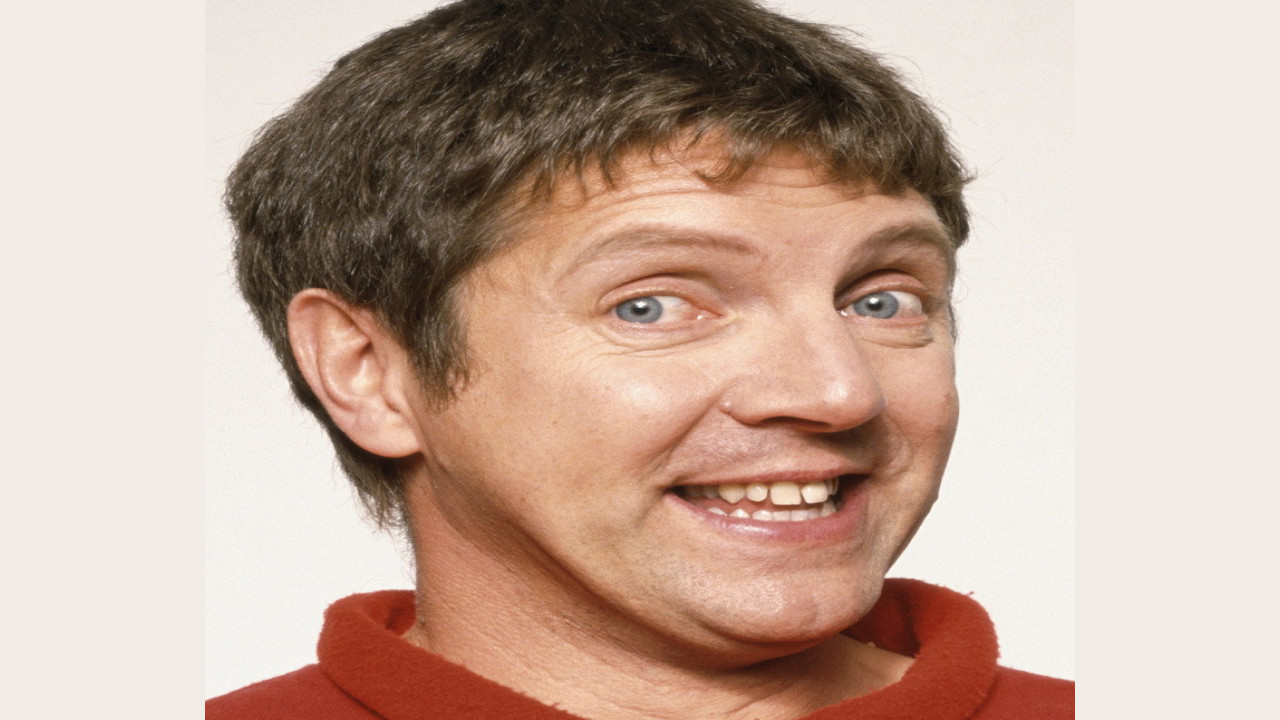 Neil Buchanan (Presentador)
