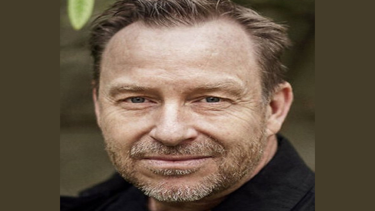 Adam Price (Presentador)