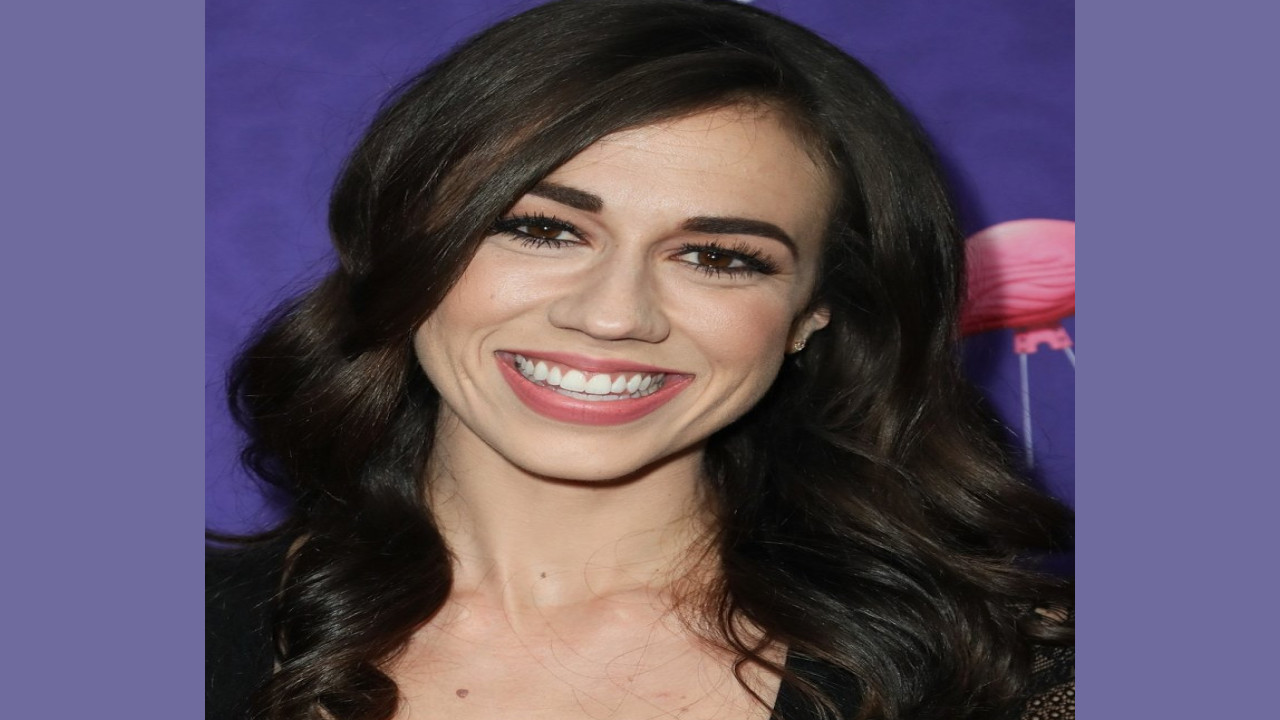 Colleen Ballinger (Presentadora)