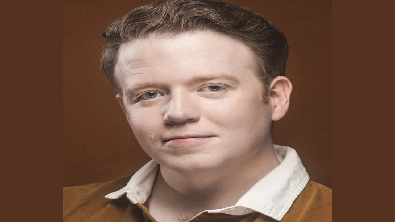 Brennan Lee Mulligan (Presentador)