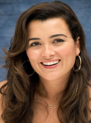 Cote De Pablo (Presentadora)