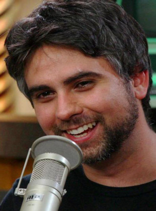 Justin Robert Young (Presentador)