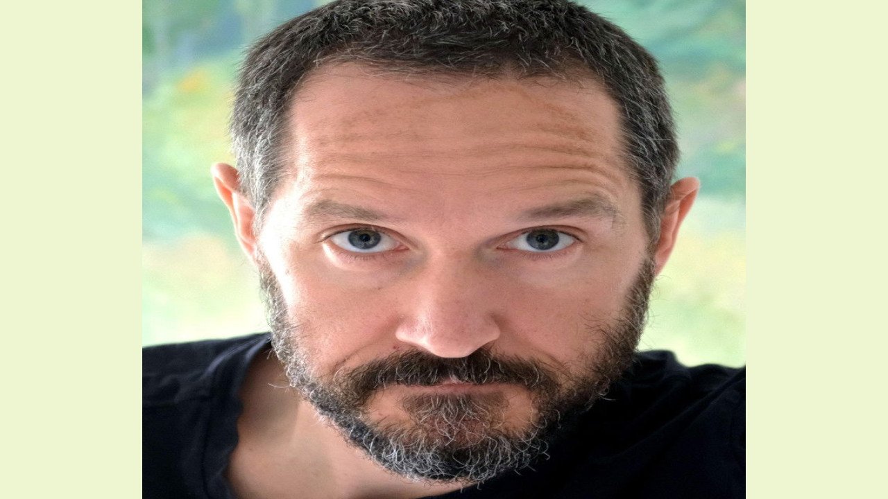 Bertie Carvel (Presentador)