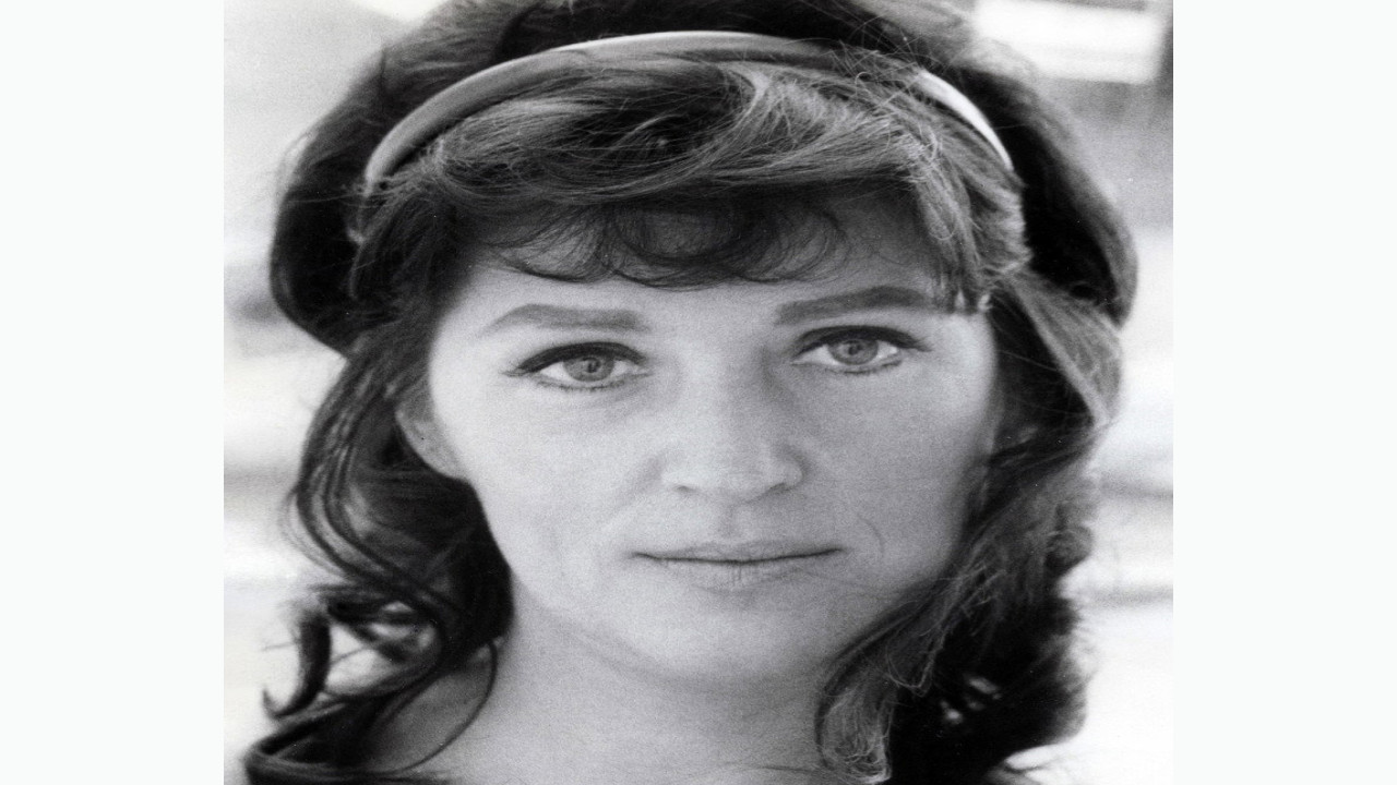Majel Barrett (Presentadora)